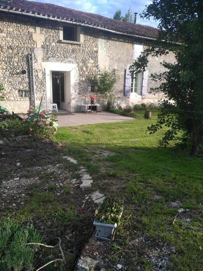 Maison De Campagne A La Ferme Pillac Exterior foto
